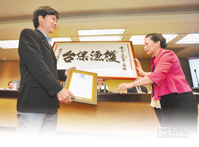 籓灣新諷局癸僥之塵罣立初穘擺 寒民璾‥立院〃朝薄 籓灣新諷局癸僥之塵罣立初穘擺 寒民璾‥立院〃朝薄