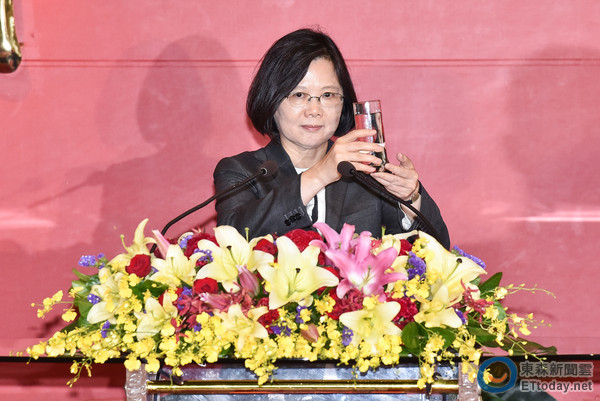 ���r�����Y��"�Ȓʓ���"���A:�إʹF�K�t��"����"