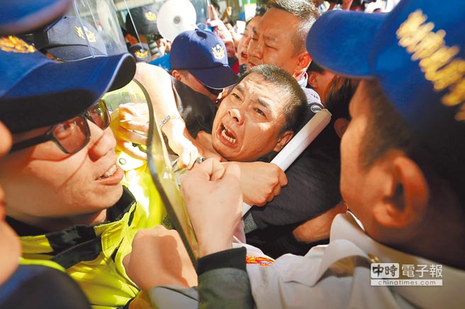 ���������s�|�줺�Ĺ��Ф��@ �ܬY�k�����V�d��