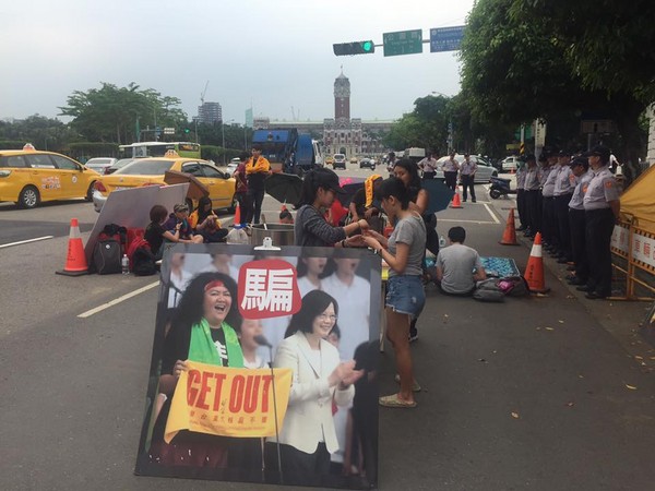 講璣文並言籩語濛N少計民壁 籓廄k儆〣vA立ㄨ跑臉 講璣文並言籩語濛N少計民壁 籓廄k儆〣vA立ㄨ跑臉