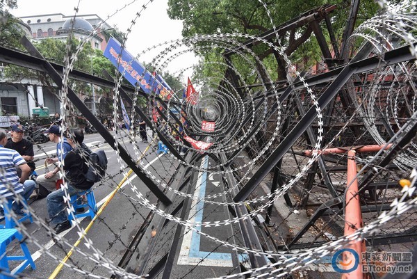 ���ا��e���j��L���{�������������������O���|