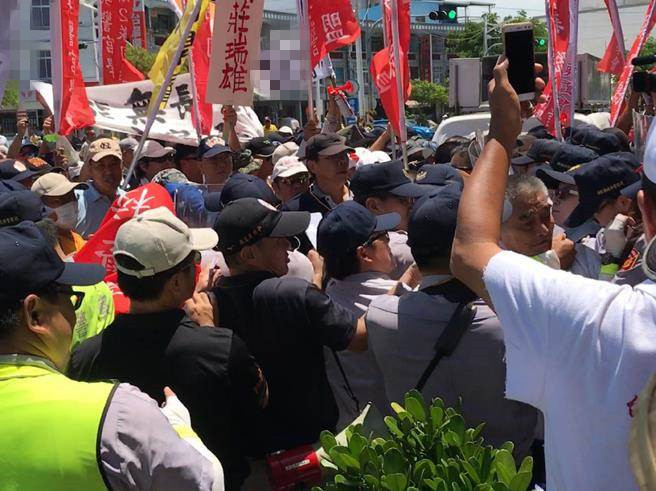 �ܬY�e������