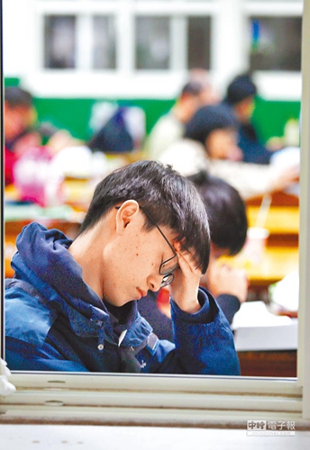 �q�L7���ڒ��\���դɴ\���]�� �����ا�ޮ�����W�\���Y���㤧�j