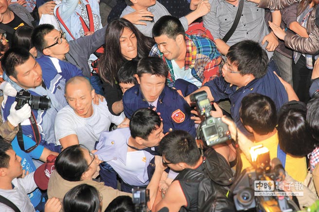 �L�ӿ�������22�˓��ꔹ�L�o �f�N���A����A�w�L��.jpg