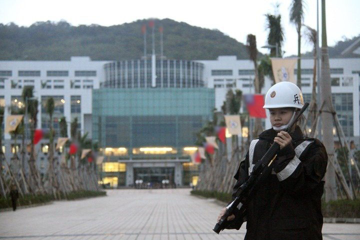 ���W���z���������L���������j�����U���