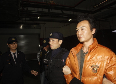 ��319�����֕������ꔹ10�e���[�䔹���A319��