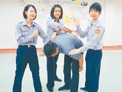 �d�������M�~��ͧ��u���u��K�L�{�[�A�ܡ�