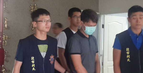 ��������d��e��