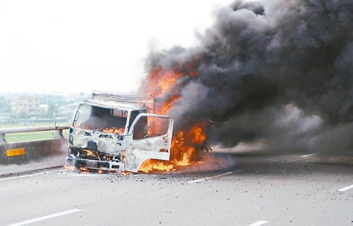 ���W���ڰe�^�f���o���~�~�W�����ȿ��K���x���[