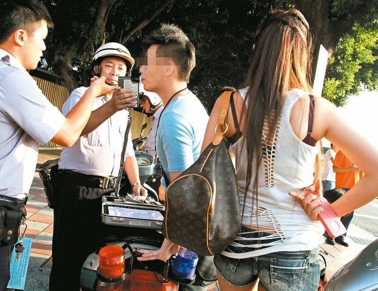 �˾r���i�z�]�q �夤����A�~�L�s�o���I�@���D