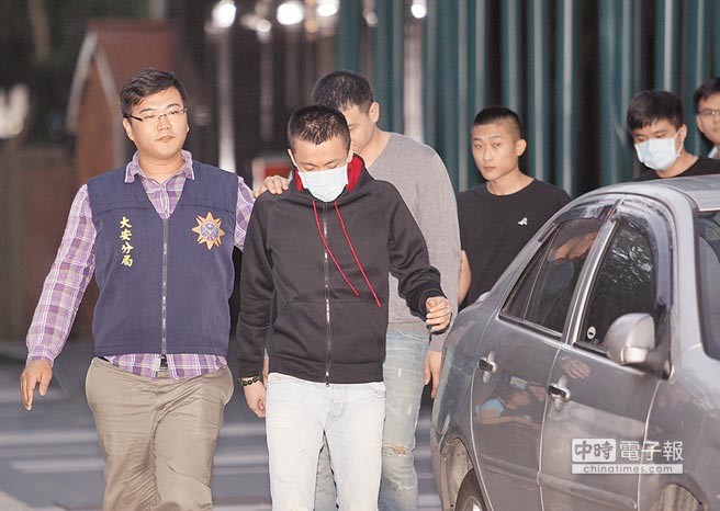 30���p�˽�KTV�M���L���ɒˡ� 5�L�r���