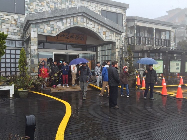 �H�y�w�� ���W�ӥ����٪�2000�������غM���ʐ�