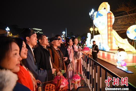 ��M�}�Ŕb�����d�~�|�y�Q��������