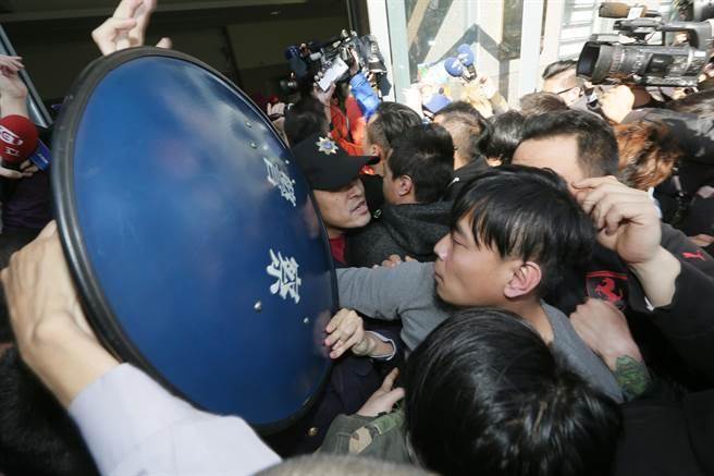 ���W���R��4�В��޴��C ï�e���j����o��