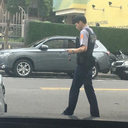 �ʕ[��������W�L�F���s������