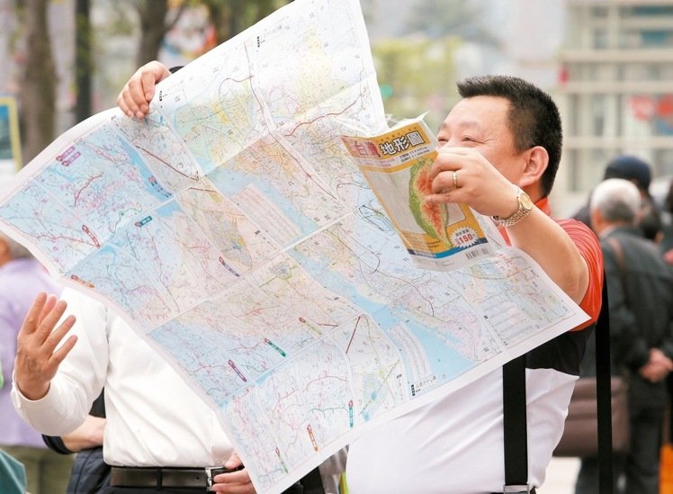 ���W����