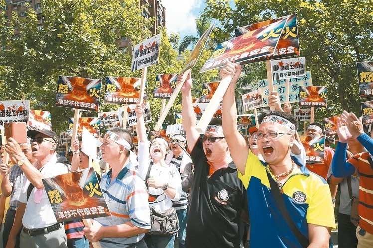 ���;��o�j�^���� 200���r�n�z�D���q�������P�ܬY