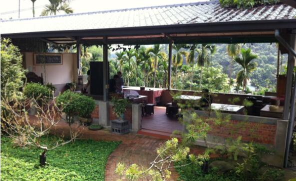 ���W����