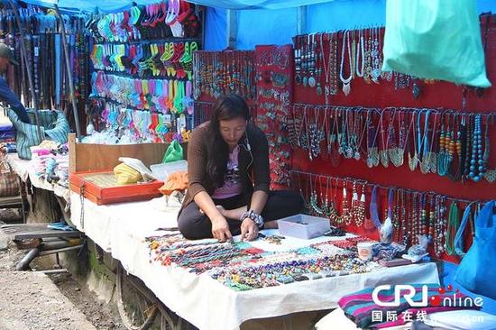 �ܴC�B�F�W�ɨ��Z �e�a�ˤ����˰J�q�L���̡�