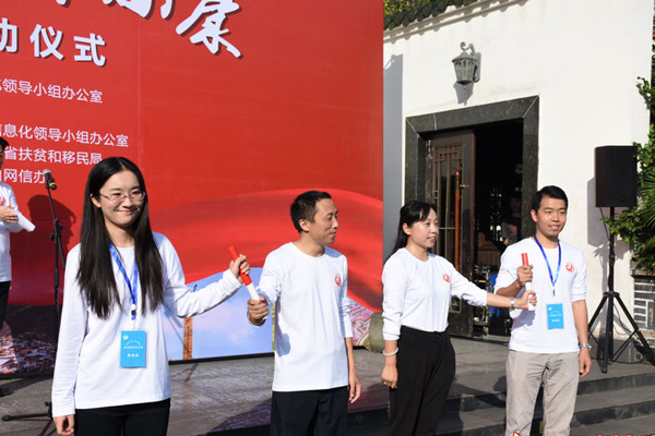 �����ףD��X��