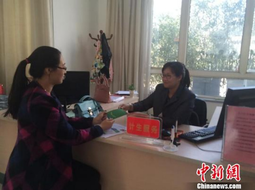 ���ť�    �S�{�y ��