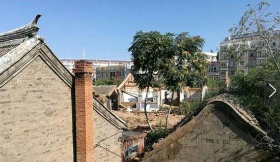 ���]�}���