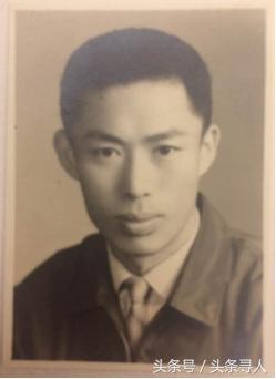 �����L����M��