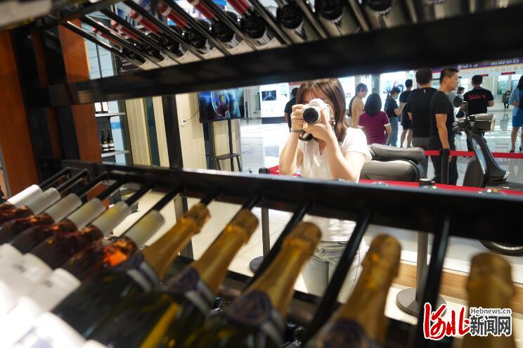 �G�o���s�T�[�H�u�س}�u�ڼ�棤�ܔT���J����|�[�y�Q���ç��Y�L���^��