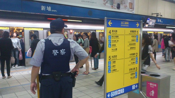 �s�����d�ާ��V�鯹�z�_�L700�ˣ[�l�ڨd�ҽ��@�P�[�����V�^�h