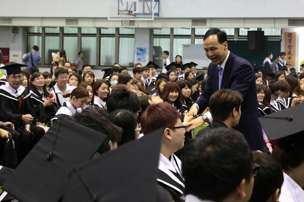 �Y���Z�|�u��򧣶�O�ޓ����\�͐�������E�q�{