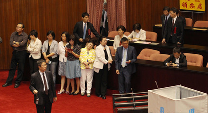 �L�p�e�����������B�U�G�Y�u