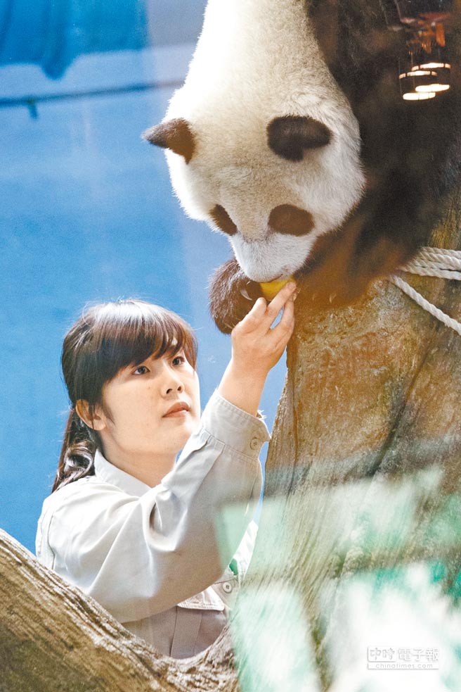 ��]�}�}���n���e�W�� ���\�����U