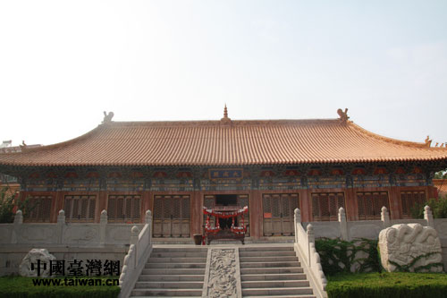 �\�����������K��