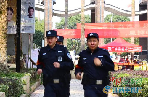 �������Y����w