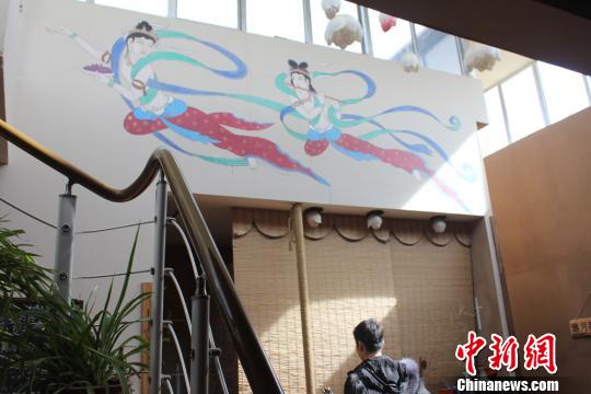 �L80�A������d���z�Y�}������Ѫȵe����������