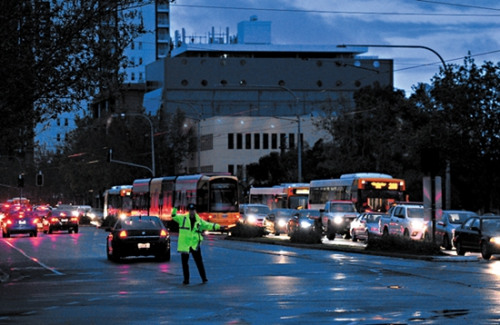 �p�ҫB�P�h�D�h�b����q �ؔH��q��@�A�����