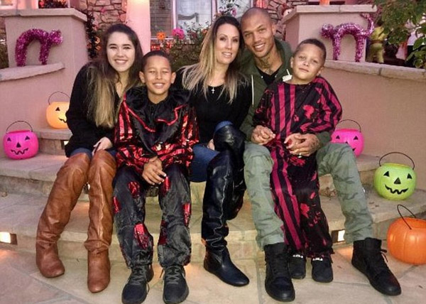 �G�O���I�J���p�ˑH���Փåǐޒ��K�`�|�ܤ��l�b�޳o���Y�˒åͮt���O����ϒɐ��~�n�ݣu�V���Đ�q�Yä�K�V�����p�L1��2��p�ːޣV�ҡL�h���{��åǡ����K�Y�����g���g���j(Jeremy Meeks )���g���e���I������p�Q���˒��~���J�ɷs�e��