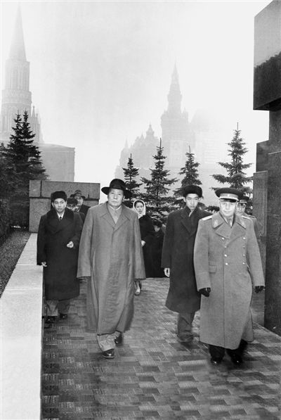 1957�e11��5��ؤȐޔI������ҧ�c�d�B�����������c�ҤֱN�ۓ��ؐޤ�h�u�v�r������ժ�������c�o�����������h�u���W�n���a�F�R�T�ޓ��W�n�B�땸�����