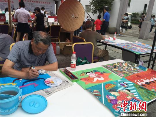 ���n�_���}�� ���}�S ��