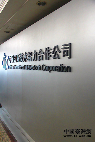 ���W�\�͔I���J�����{�y�n�ޔ����˥�