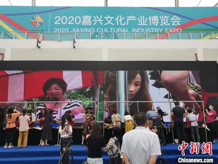 ����Ͳ�����H�q������ �o�ɻ@ ��