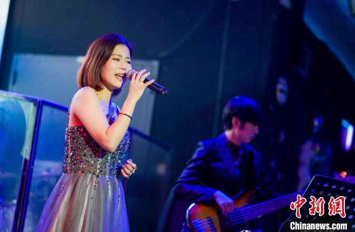 ���W����ҥ]��s�̹L�e�E�}�Y�哮���J��