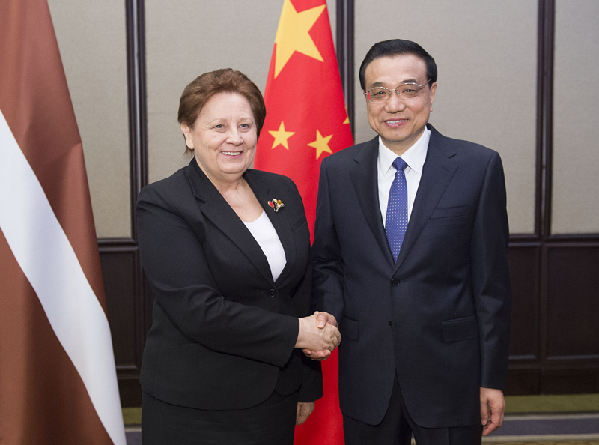 ��~�|��L�y�