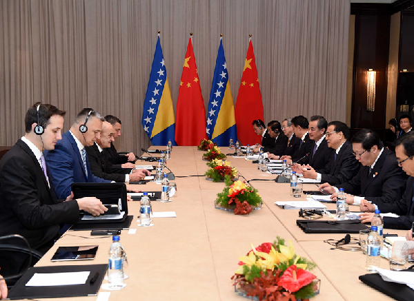 ��~�|��L�y�