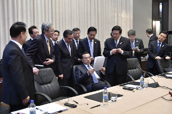 ��~�|��L�y�