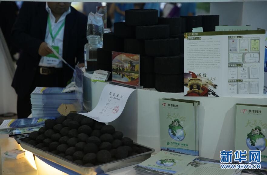 �~è�|��,�O�r�������w�{�w�|�}�v�Lá����?