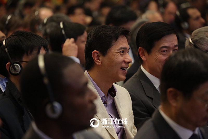 �Q������:�p�|����