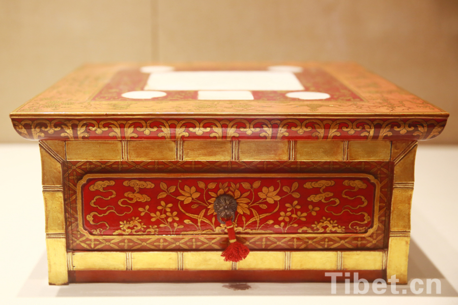 �������d�F��ȔH���}