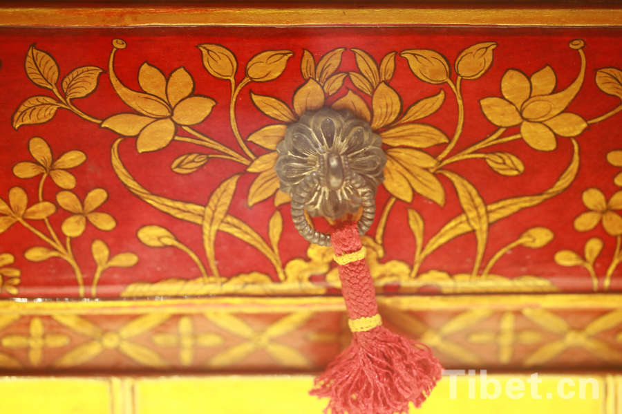 �������d�F��ȔH���}