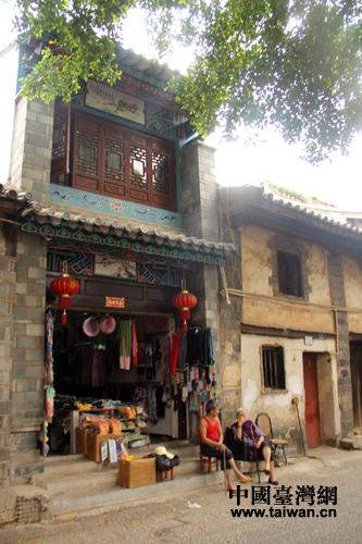 ���V����